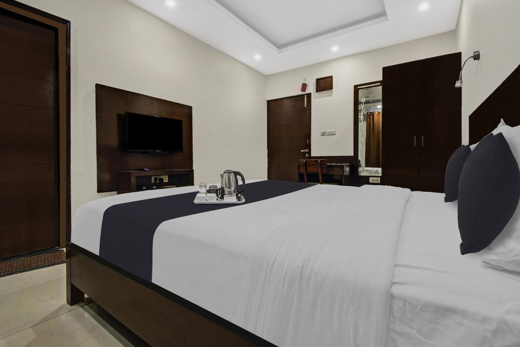 Townhouse Oak Hotel Heritage Heights Jaipur Buitenkant foto